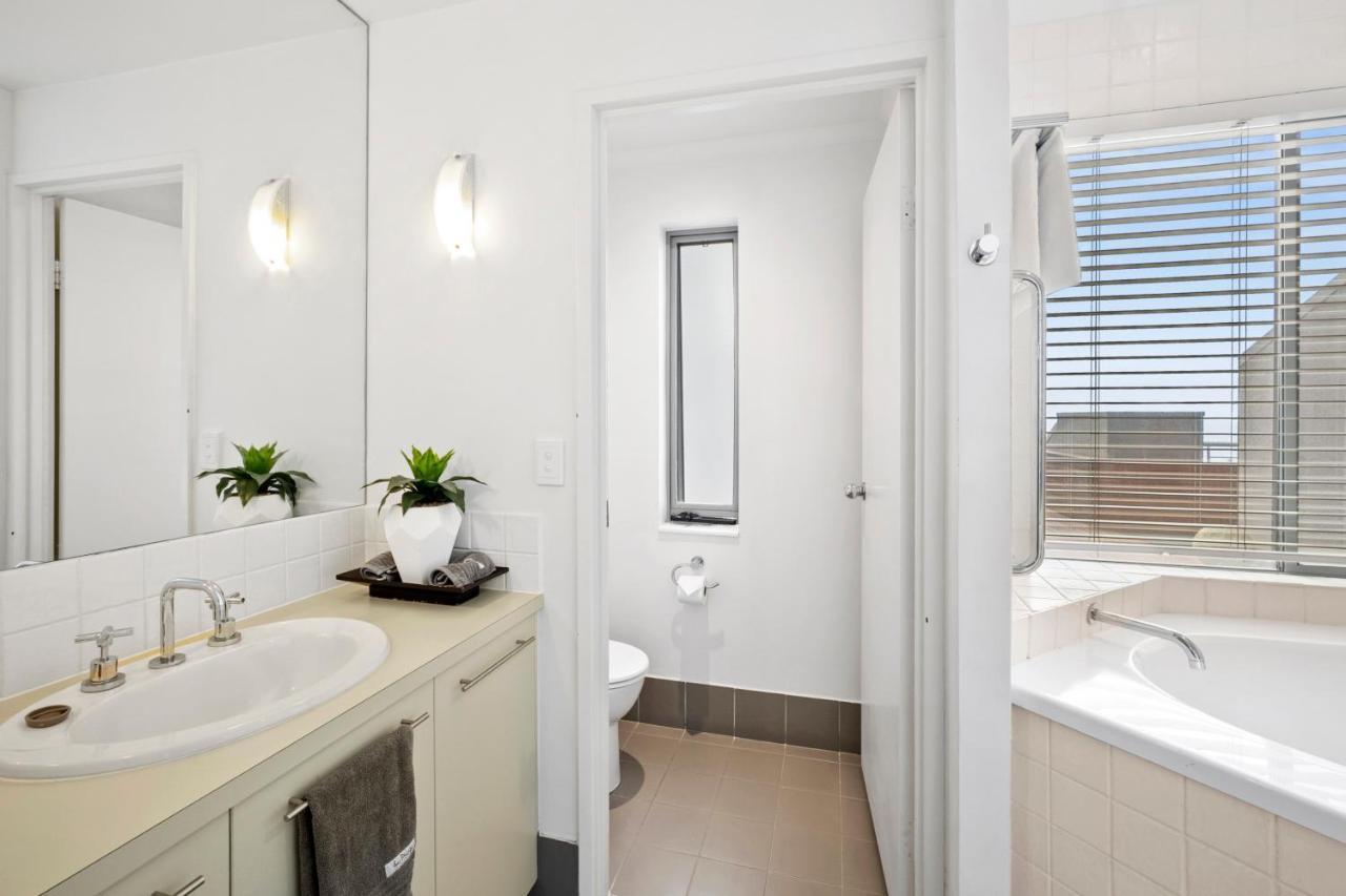 Lorne Beachfront Accommodation Экстерьер фото